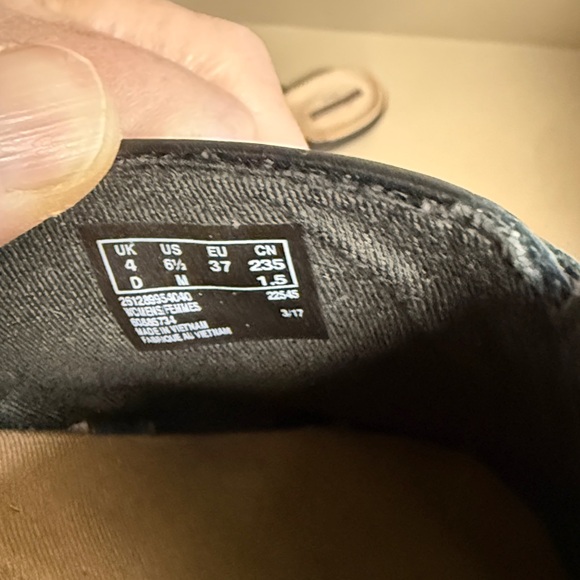 Clarks Black Leather Mules w/ Buckle Detail white Contrast Stitching Slip On 6.5 - Picture 6 of 8